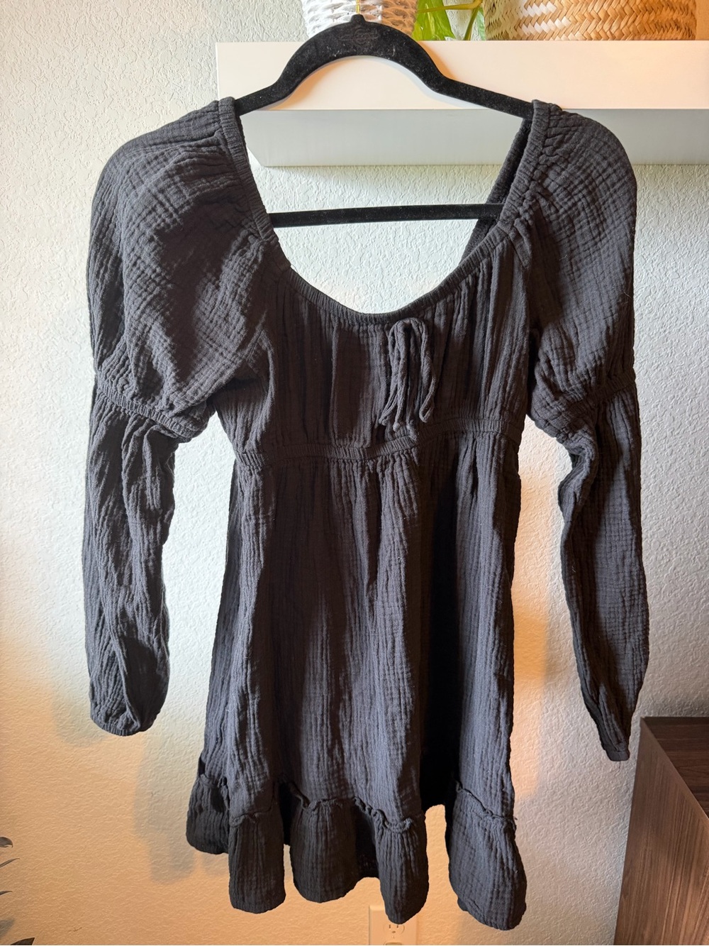 Women’s Black Peasant dress with Long Sleeves. Sz Small.
